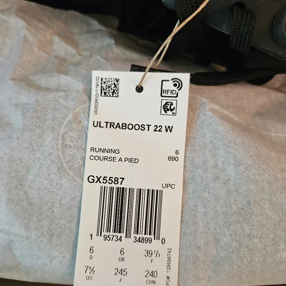 BNWT Adidas Ultraboost Women Black - Picture 2 of 5